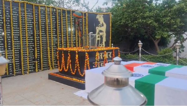 IED ब्लास्ट में शहीद 4 जवानों को दी गई आखिरी सलामी, परिजनों और ग्रामीणों की आंखों से छलके आंसू