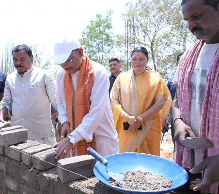 मुख्यमंत्री साय ने पीएम आवास निर्माण का किया औचक निरीक्षण, श्रमदान कर जीता ग्रामीणों का दिल