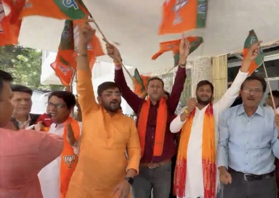 शुरुआती रुझानों में BJP को बढ़त के बाद रायपुर में उत्साह का माहौल