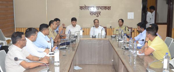 रायपुर में IPL के मुकाबलों को लेकर प्रशासन अलर्ट: कलेक्टर ने की तैयारियों की समीक्षा, स्टेडियम में सुरक्षा और सुविधाओं को लेकर अधिकारियों दिए अहम निर्देश