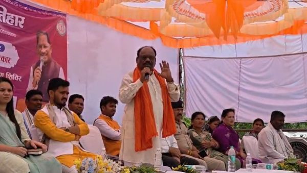 कलेक्टर ने नहीं उठाया फोन, तो बीजेपी नेता ने सुशासन तिहार में उतारा गुस्सा