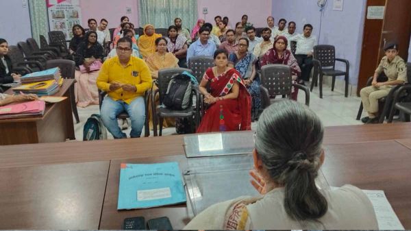 महिला आयोग में प्रताड़ित महिलाओं को मिला न्याय, दो मामलों में शासकीय कर्मी पतियों की सेवा समाप्ति के लिए जारी किया जाएगा नोटिस