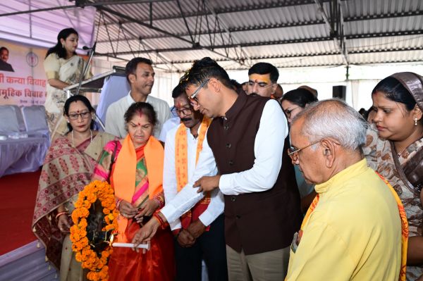 मुख्यमंत्री कन्या विवाह योजना के तहत रायगढ़ जिले में 150 जोड़ों का सामूहिक विवाह संपन्न, वित्त मंत्री ओ.पी. चौधरी ने नवविवाहित जोड़ों को दिया आशीर्वाद