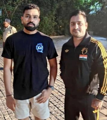 रोहित शर्मा से मिले छत्तीसगढ़ के स्टार पैरा आर्म रेसलर श्रीमंत झा, 64 इंटरनेशनल मेडल सुनकर हिटमैन बोले- अब शतक लगाना है