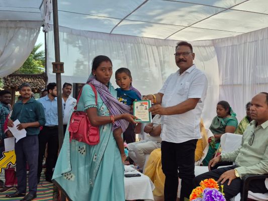 सुशासन तिहार 2026: सिमड़ा शिविर में हितग्राहियों को मिले राशन कार्ड, चेहरे पर आई मुस्कान