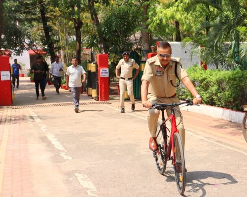 एसपी-एएसपी साइकिल से पहुंचे दफ्तर, ऊर्जा बचत और पर्यावरण संरक्षण का दिया संदेश