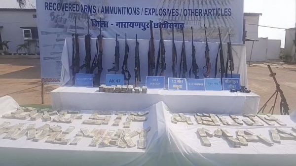 छत्तीसगढ़-महाराष्ट्र बॉडर पर लाल आतंक का खजाना, 1 करोड़ से अधिक कैश और AK-47 समेत भारी मात्रा में गोला-बारूद जब्त