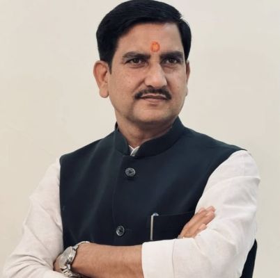 केंद्रीय राज्यमंत्री तोखन साहू ने अपने काफिले में घटाई गाड़ियों की संख्या