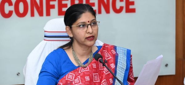 प्रदेश में पेट्रोल-डीजल का पर्याप्त स्टॉक उपलब्ध, अफवाहों से बचें : खाद्य सचिव रीना बाबासाहेब कंगाले