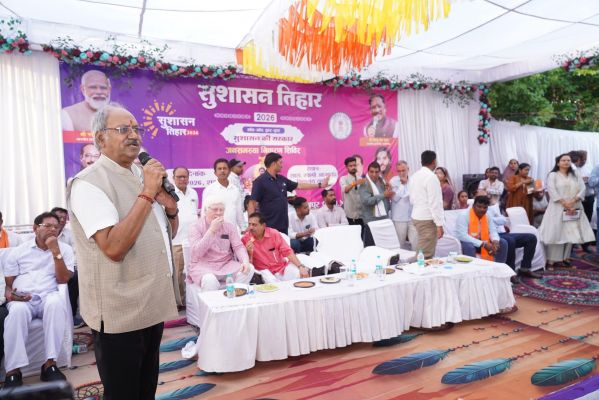 सांसद बृजमोहन अग्रवाल का समोदा में &lsquo;सुशासन&rsquo; अवतार: शिविर में मौक़े पर ही किया जनसमस्याओं का समाधान, लापरवाही पर अधिकारियों को फटकारा