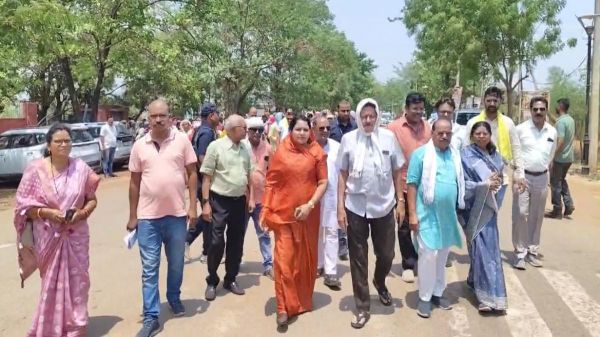 धमतरी में वन विभाग के खिलाफ प्रदर्शन, कांग्रेस ने दिया ग्रामीणों का साथ