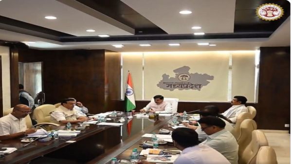 CM डॉ मोहन ने खाद्य विभाग की समीक्षा की: अनाज की बर्बादी रोकने के लिए IIM मुंबई में ट्रेनिंग लेगा अमला