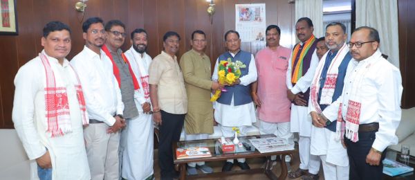 मुख्यमंत्री विष्णुदेव साय से सर्व आदिवासी समाज के प्रतिनिधिमंडल की मुलाकात