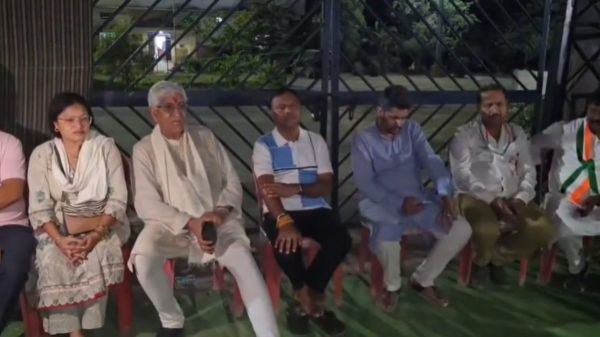 कांग्रेस जिला उपाध्यक्ष पर आर्म्स एक्ट का मामला दर्ज: PCC चीफ दीपक बैज के साथ बड़ी संख्या कांग्रेसियों का थाने के बाहर धरना, टीएस सिंहदेव ने उठाए सवाल
