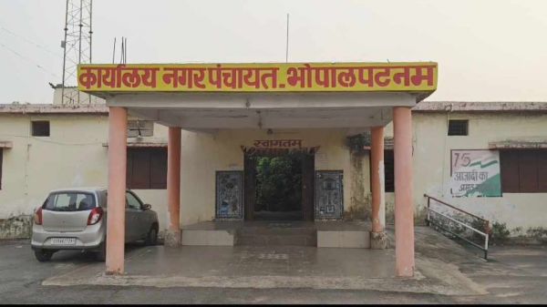 नगर पंचायत में 62 लाख की गड़बड़ी, सीएमओ और लेखापाल सस्पेंड