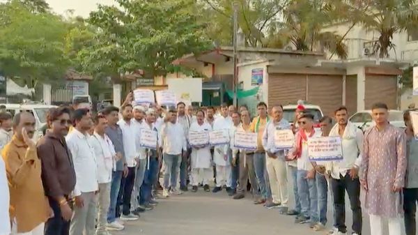 BJP-RSS के खिलाफ कांग्रेस ने किया प्रदर्शन, कहा &ndash; आदिवासी हमारी पहचान