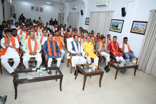 मुख्यमंत्री ने जनप्रतिनिधियों और आमजनों के साथ सुनी मन की बात की 134वीं कड़ी