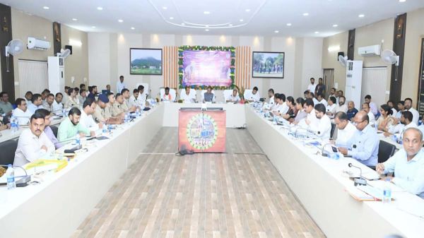 सुशासन तिहार : सीएम साय ने की चार जिलों की समीक्षा, जनकल्याणकारी योजनाओं के प्रभावी क्रियान्वयन और जनसेवा पर दिया जोर