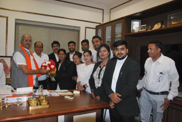 रायपुर अधिवक्ता संघ के नवनिर्वाचित पदाधिकारियों ने सांसद बृजमोहन अग्रवाल से की मुलाकात