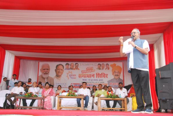 बीरगांव में सांसद बृजमोहन अग्रवाल ने सुनी जनसमस्याएं, अधिकारियों को दिए त्वरित निराकरण के सख्त निर्देश