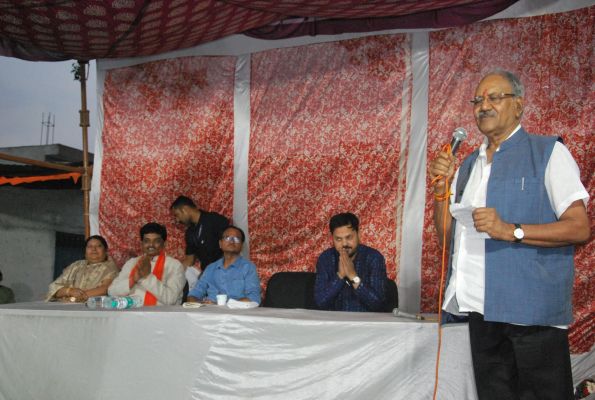 प्रधानमंत्री नरेंद्र मोदी के ऐतिहासिक कार्यकाल के उपलक्ष्य में सांसद बृजमोहन अग्रवाल ने किया जनसंपर्क, देवरी गांव को दी विकास कार्यों की सौगात