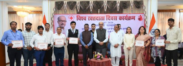 लोकभवन से गूंजा मानवता और सेवा का संदेश; विश्व रक्तदाता दिवस पर राज्यपाल ने स्वैच्छिक रक्तदाताओं का किया सम्मान