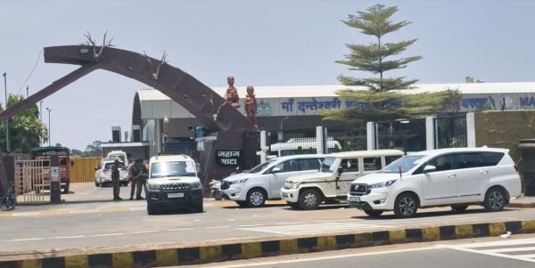 वायुसेना के विशेष विमान से पहुंचे NEET-UG के प्रश्नपत्र, कड़ी सुरक्षा के बीच स्ट्रांग रूम में बंद