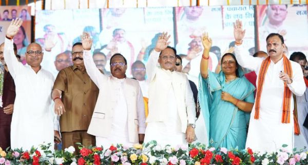 मुख्यमंत्री नवनिर्मित नगर पंचायत शिवनंदनपुर के शपथ ग्रहण समारोह में हुए शामिल