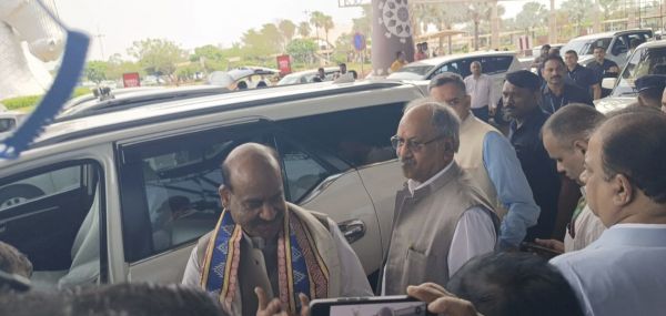 एकदिवसीय रायपुर दौरे पर पहुंचे लोकसभा अध्यक्ष ओम बिरला
