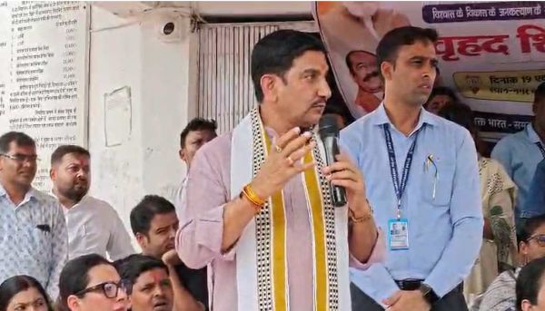 तखतपुर में विकास कार्यों की देरी पर केंद्रीय राज्यमंत्री तोखन साहू ने जताई नाराजगी, सीएमओ को लगाई फटकार 