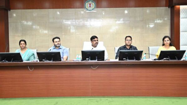शिक्षा मंत्री गजेंद्र यादव की दो टूक चेतावनी, सभी डीईओ से कहा &ndash; स्कूल संचालन और योजनाओं में कोताही बरतने वालों पर होगी कार्रवाई