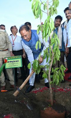 अंतर्राष्ट्रीय ओलंपिक दिवस पर मुख्यमंत्री ने किया रुद्राक्ष का पौधारोपण, कहा- छत्तीसगढ़ में खेलों के लिए बेहतर वातावरण और आधुनिक अधोसंरचना का हो रहा विकास
