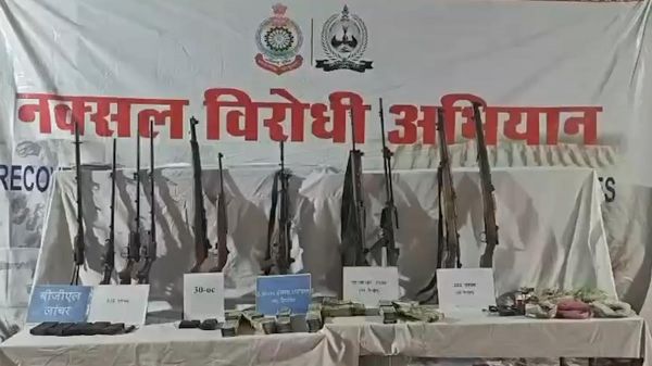 नारायणपुर में सुरक्षाबलों की बड़ी सफलता, जंगल से हथियारों का जखीरा और 24 लाख नकद बरामद