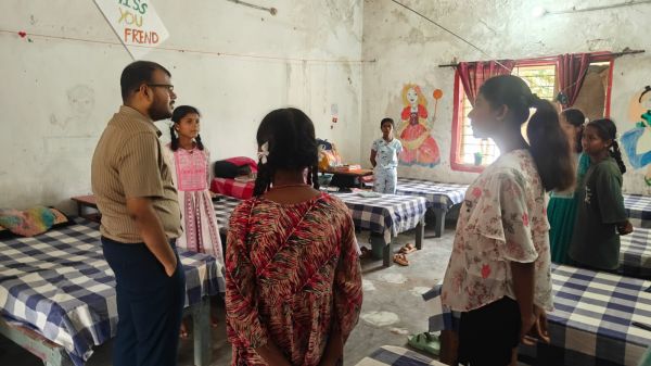 छात्रावासों में लापरवाही पर सख्त कार्रवाई, भृत्य और अधीक्षक निलंबित