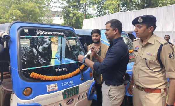 QR कोड से सफर होगा सुरक्षित: गोल्डन बुक ऑफ वर्ल्ड रिकॉर्ड्स में दर्ज हुआ रायपुर का नाम, 15 दिनों में 15,047 ऑटो और ई-रिक्शा का पंजीयन पूरा