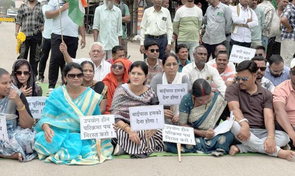 डोंगरगढ़ में परिक्रमा पथ के खिलाफ सड़क पर उतरी कांग्रेस, यातायात हुआ प्रभावित