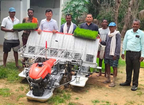 मुख्यमंत्री साय की पहल से किसान को मिली आधुनिक कृषि मशीन, धान रोपाई होगी आसान