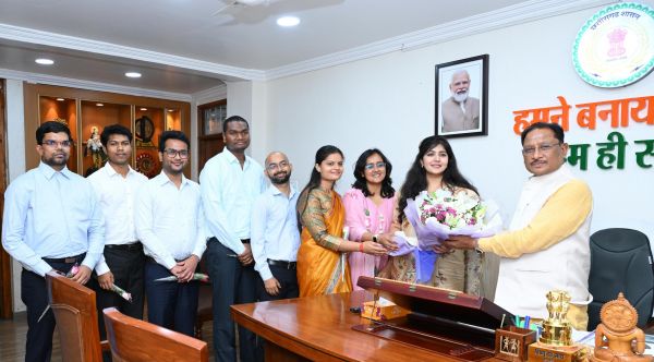 मुख्यमंत्री विष्णु देव साय से छत्तीसगढ़ से अखिल भारतीय सेवाओं में चयनित अभ्यर्थियों ने की मुलाकात