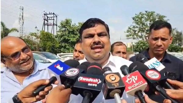 धर्मेंद्र प्रधान के समर्थन में आए शिक्षा मंत्री गजेंद्र यादव, बोले- इस्तीफा वापस लिया जाए