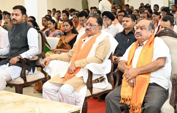 मुख्यमंत्री विष्णु देव साय ने फाफाडीह में युवाओं और आमजनों के साथ सुनी &lsquo;मन की बात&rsquo; की 136वीं कड़ी