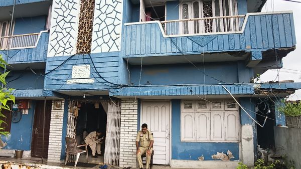पीतल कारोबारी राजकुमार सराफ के घर-कारखाने पर आयकर विभाग का छापा, दस्तावेज लेकर लौटी टीम