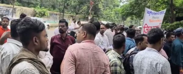 स्मार्ट मीटर के विरोध में प्रदेशभर में हल्ला बोल, मीटर रीडरों ने CSEB मुख्यालय का किया घेराव