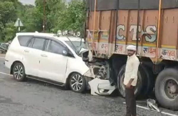 उत्तर प्रदेश में सड़क हादसे का शिकार हुए भाजपा प्रदेश अध्यक्ष किरण सिंह देव, झांसी मेडिकल कॉलेज में भर्ती