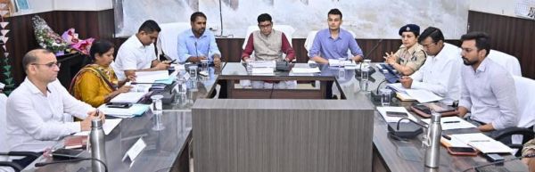 जनहित के मामलों में लापरवाही बर्दाश्त नहीं, राजस्व मंत्री टंकराम वर्मा की अधिकारियों को चेतावनी