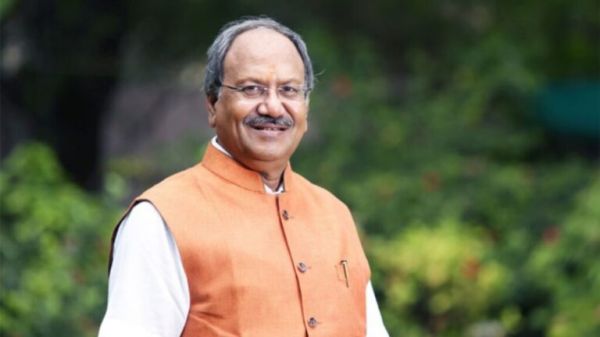 सांसद बृजमोहन अग्रवाल की पहल रंग लाई; रायपुर लोकसभा के 262 विद्यालयों में बनेंगे बालिका शौचालय, छात्राओं को मिलेंगी बेहतर मूलभूत सुविधाएं