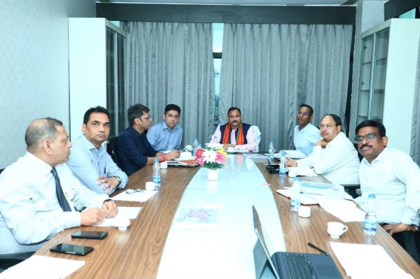 रायपुर मेडिकल कॉलेज में स्वास्थ्य अधोसंरचना को मिलेगी नई रफ्तार, स्वास्थ्य मंत्री ने की समीक्षा