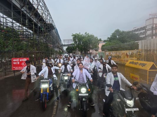 ₹30 हजार स्टाइपेंड की मांग को लेकर इंटर्न डॉक्टर सड़क पर, रायपुर में निकाली बाइक रैली