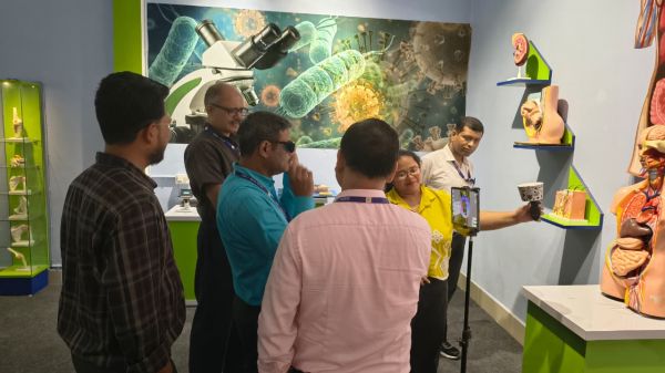 इसरो टीम ने दंतेवाड़ा विज्ञान केंद्र का किया निरीक्षण, बच्चों में वैज्ञानिक सोच विकसित करने की पहल को सराहा