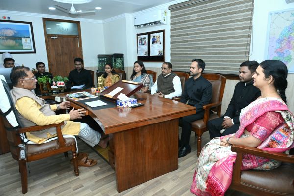 मुख्यमंत्री विष्णुदेव साय से 2025 बैच के प्रशिक्षु डिप्टी कलेक्टरों ने की मुलाकात