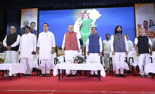 सेन शक्ति सम्मेलन एवं केश शिल्पी सम्मान समारोह में शामिल हुए मुख्यमंत्री,&nbsp;समाज को सामुदायिक भवन निर्माण के लिए 50 लाख रुपये प्रदान करने की घोषणा की